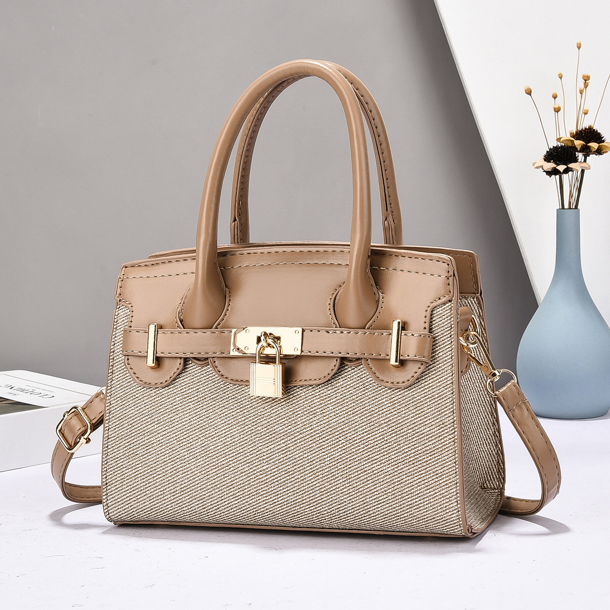 New manufacturer's women's crossbody bag 2025: Versatile, fashionable, single-shoulder, elegant, mom's bag, hand-held women's bag Application Scenario