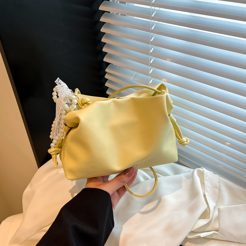High-end and simple women's bag, Spring 2025 new style single-shoulder underarm bag, niche and fashionable crossbody single-shoulder bag full figure