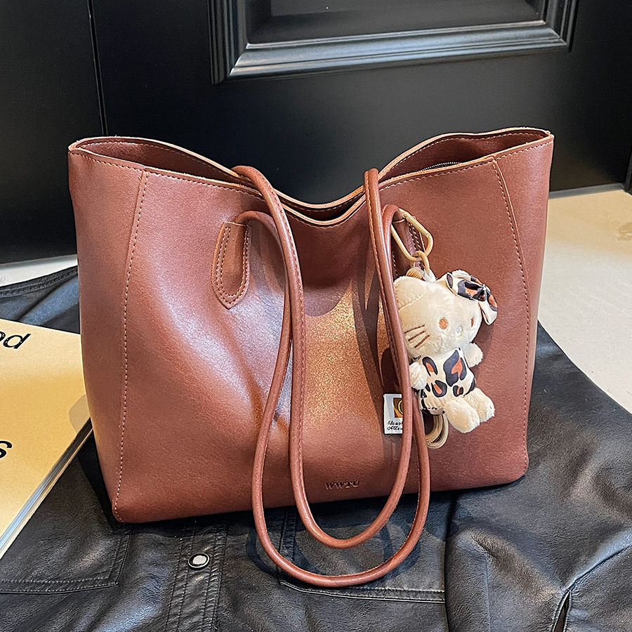 The Maillard women's large-capacity 2024 new retro shoulder bag is versatile, simple and high-end commuter tote bag full figure
