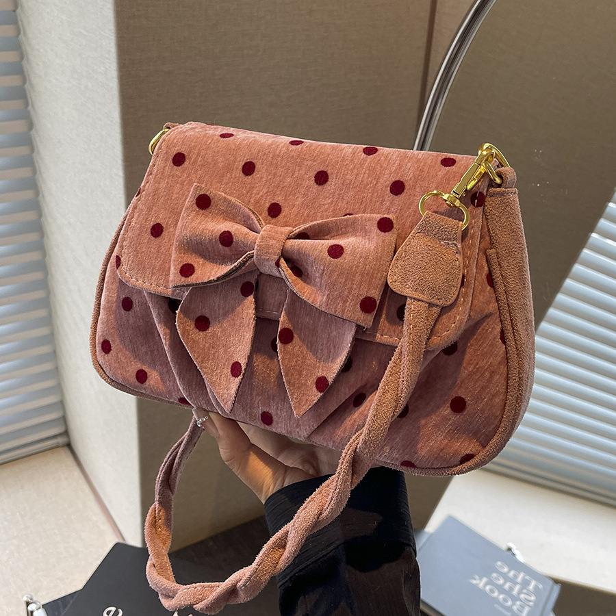 This year, polka dot bags are popular for women. The 2024 new Korean style Instagram trendy and fashionable small square bag is a high-end single-shoulder bag full figure