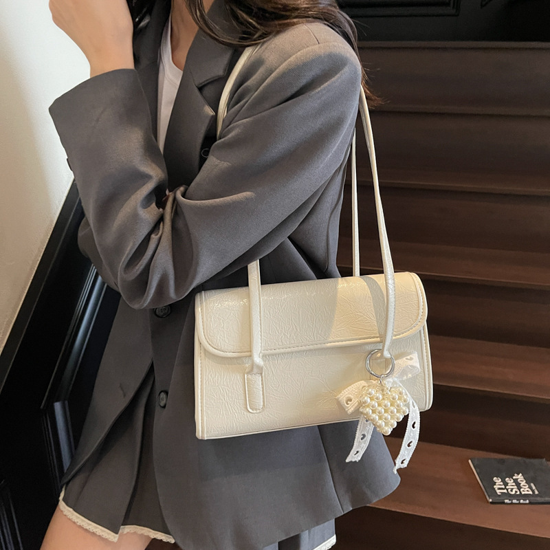 High-end handbag, niche design, underarm bag, 2025 new style, fashionable and versatile, stylish single-shoulder bag, trendy women's bag details Picture