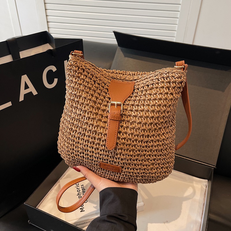 Summer stylish and casual crossbody bucket bag for women, large-capacity beach vacation bag, trendy single-shoulder straw woven bag full figure