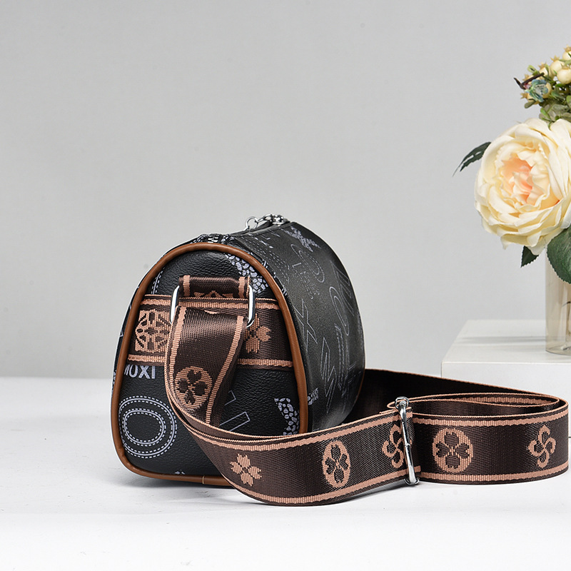 Manufacturer's 2023 new summer stylish and trendy brand crossbody bag, cylindrical underarm single-shoulder crossbody bag, one-piece consignment Specification drawing