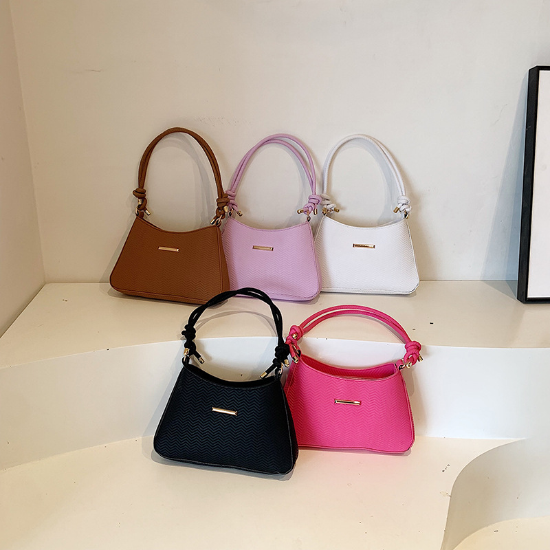 High-end single-shoulder underarm bag for women 2024 new style, fashionable and stylish baguette bag for women, retro and versatile single-shoulder handbag Application Scenario