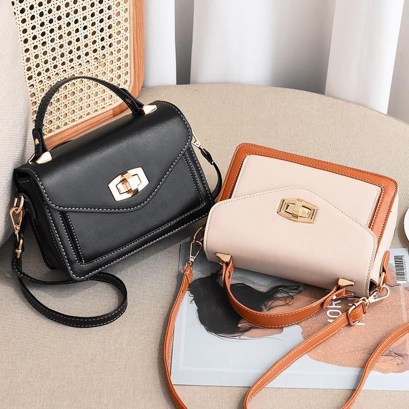 Live-streaming recommendation: 2023 New trendy Korean-style printed crossbody bag, single-shoulder women's small square bag details Picture