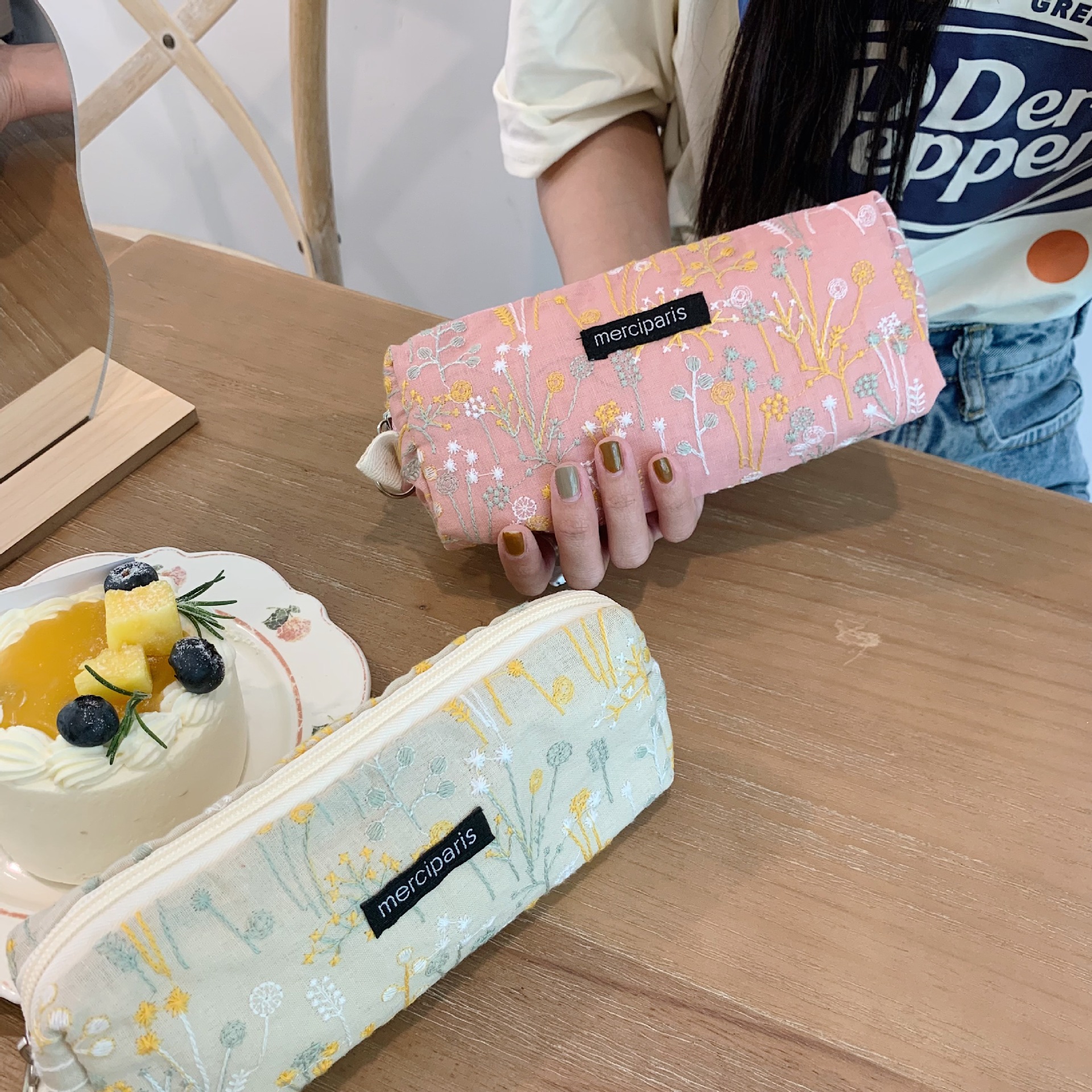 23041 Artistic Embroidery Starry Sky Pen case, simple student stationery storage bag, Japanese-style makeup bag, portable and easy to carry details Picture