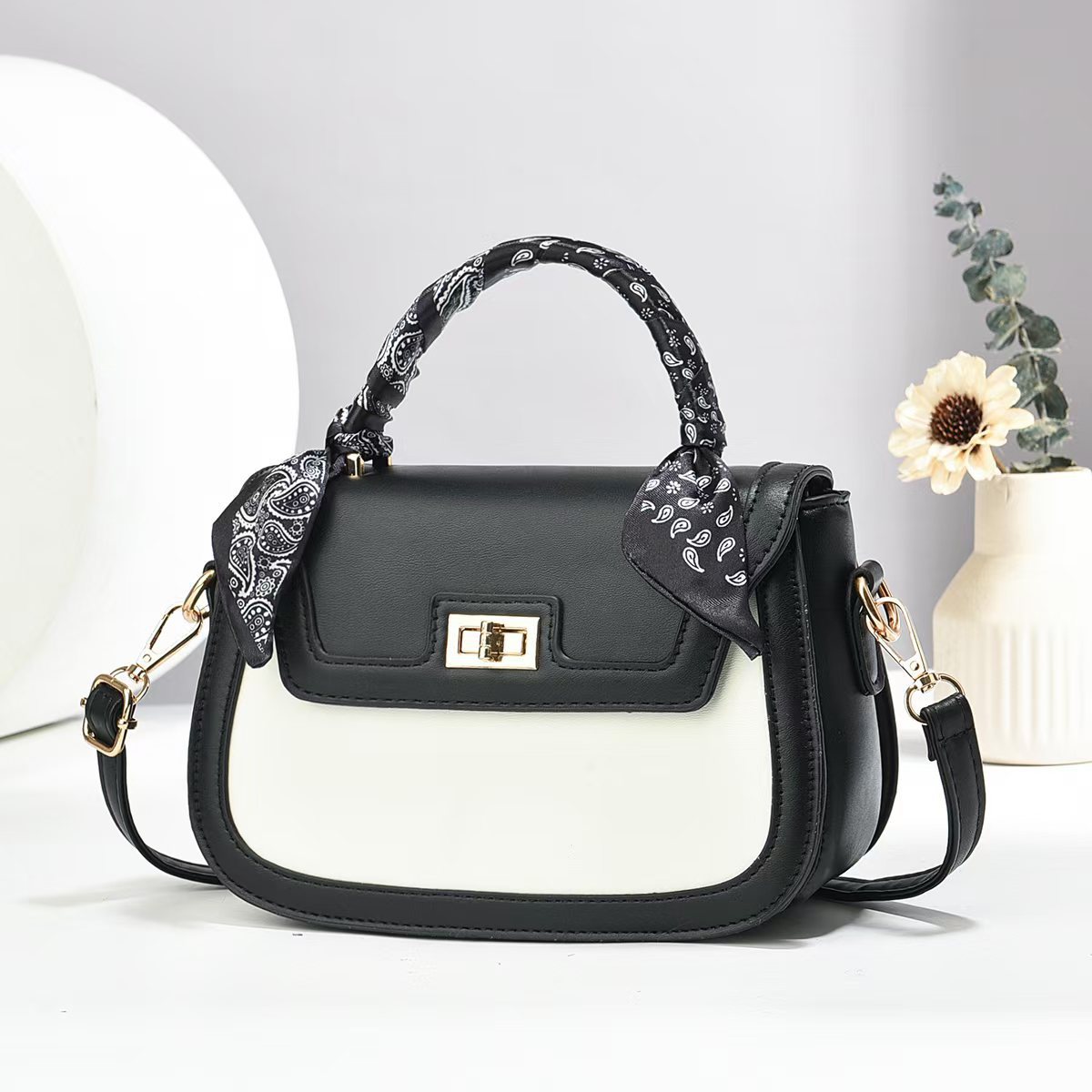 The new patchwork chanel-style small bag has a high appearance level, a color-blocking fashionable handbag, a simple cross-border single-shoulder bag and a crossbody bag full figure