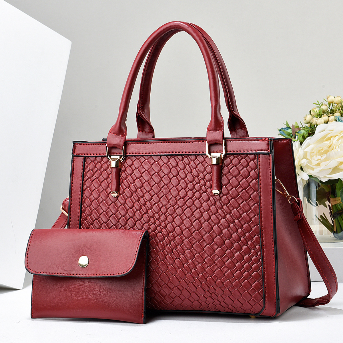 The manufacturer's best-selling new hand-held women's versatile winter large bag, a popular women's fashion 2024 single-shoulder crossbody bag details Picture