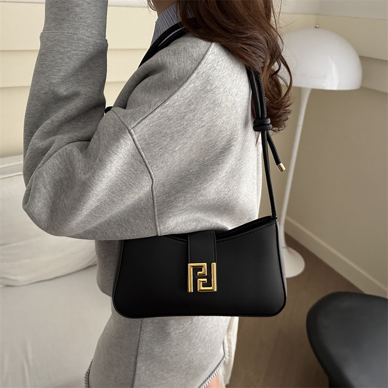 Textured and fashionable handbag, trendy crescent bag, 2025 new style, solid color, French style, belt buckle crossbody bag Specification drawing