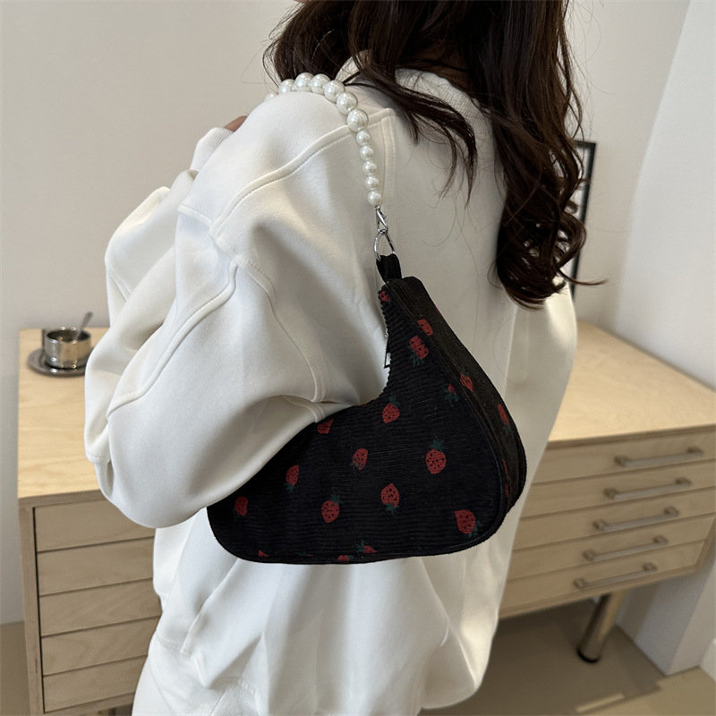 French fashion pearl chain underarm bag, cute strawberry print shoulder bag, versatile corduroy dumpling bag Specification drawing