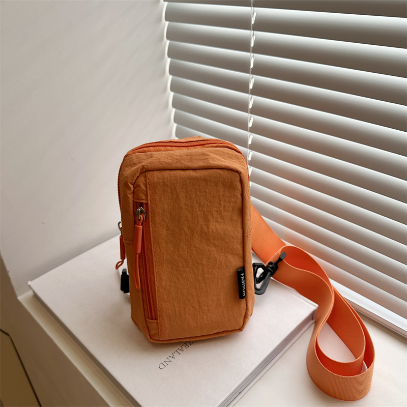 A new cross-border fashionable small backpack for women, a mini, lightweight and simple crossbody bag for sports and running, and a single-shoulder mobile phone bag full figure