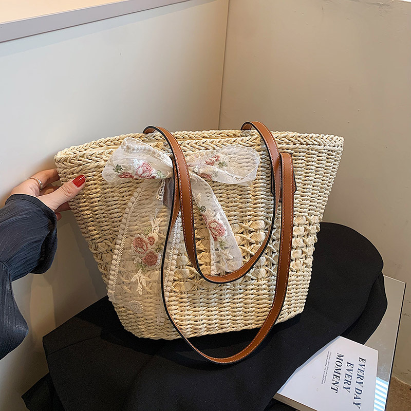 This year, the popular woven small bag for women in 2025 features a niche design, trendy and fashionable handbag, and a casual straw woven bag Specification drawing