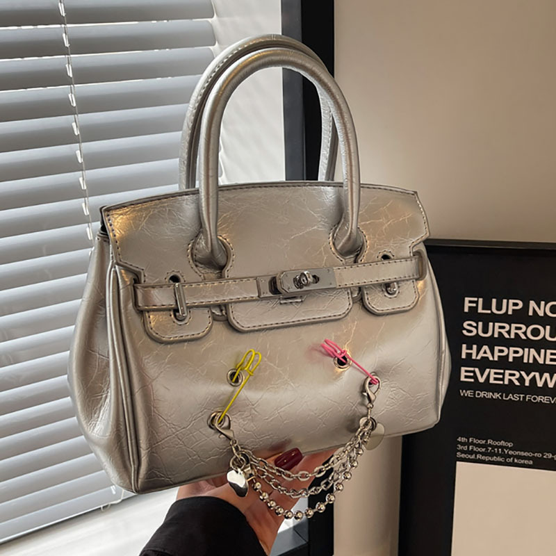 High-end, stylish, large-capacity bag 2024 new style, popular and versatile crossbody bag, fashionable ladies' hand-held platinum bag full figure