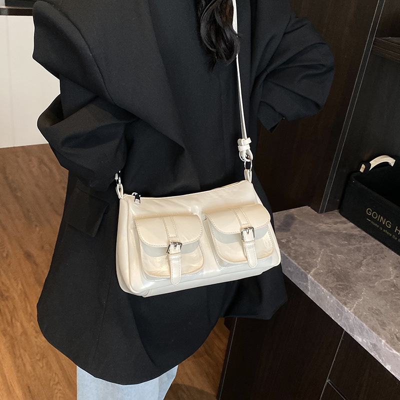 A niche design, fashionable underarm bag for women, 2025 new Korean-style, high-end, simple and versatile single-shoulder crossbody bag for commuting Application Scenario