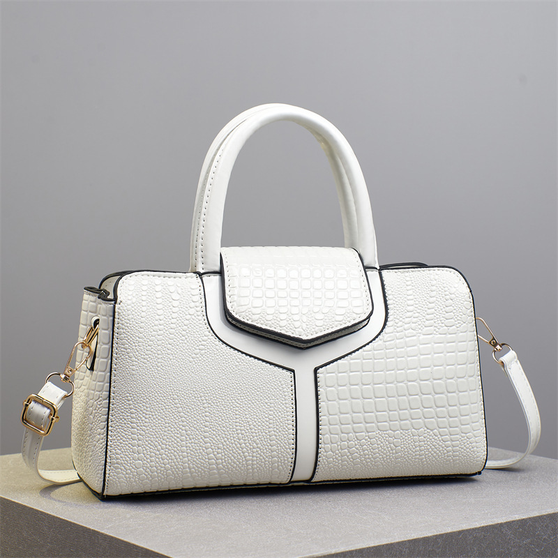 The new 2025 crocodile pattern women's bag is a fashionable crocodile pattern hand-held bag with a large capacity. It is a single-shoulder crossbody bag for middle-aged mothers details Picture
