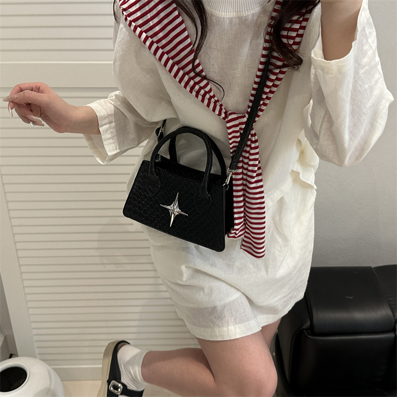 This is a new 2025 summer collection of simple and stylish printed checkered single-shoulder crossbody handbag with a commuting feel for women Specification drawing