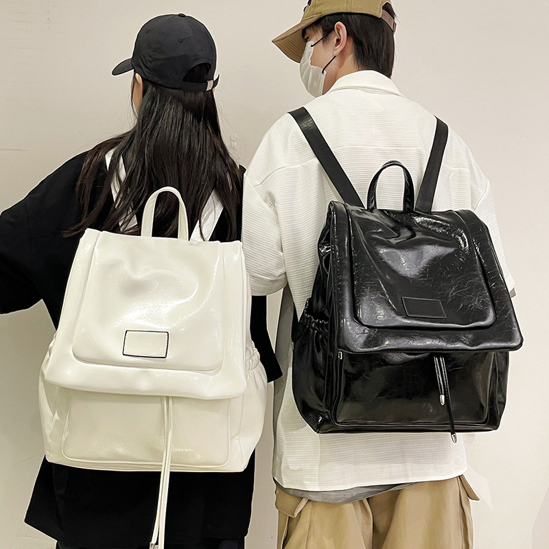 A new 2024 minimalist and trendy backpack for women, a fashionable and retro versatile travel bag for students, and a schoolbag for men full figure