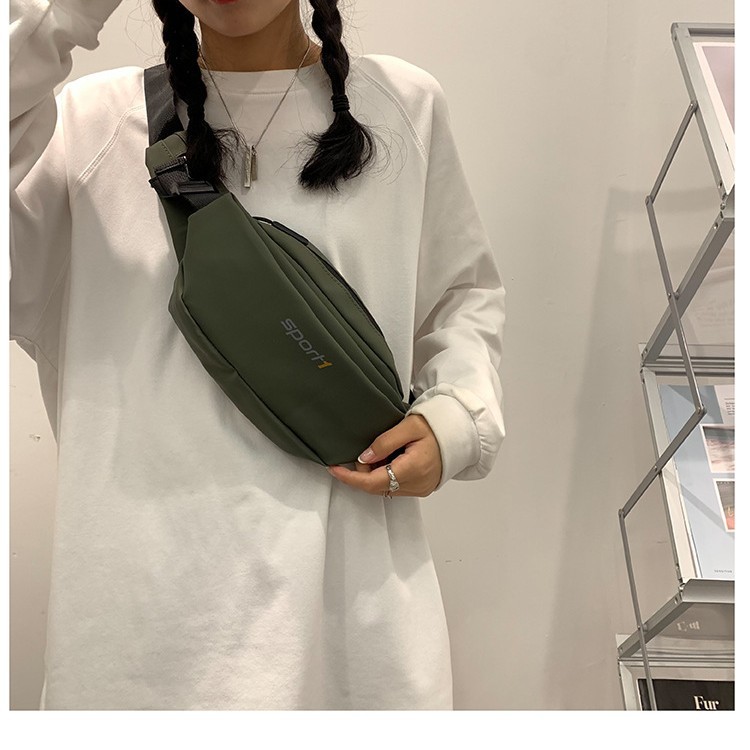 New cross-border motorcycle-style backpack 2025 Spring large-capacity trendy crossbody bag, niche quality dumpling bag details Picture