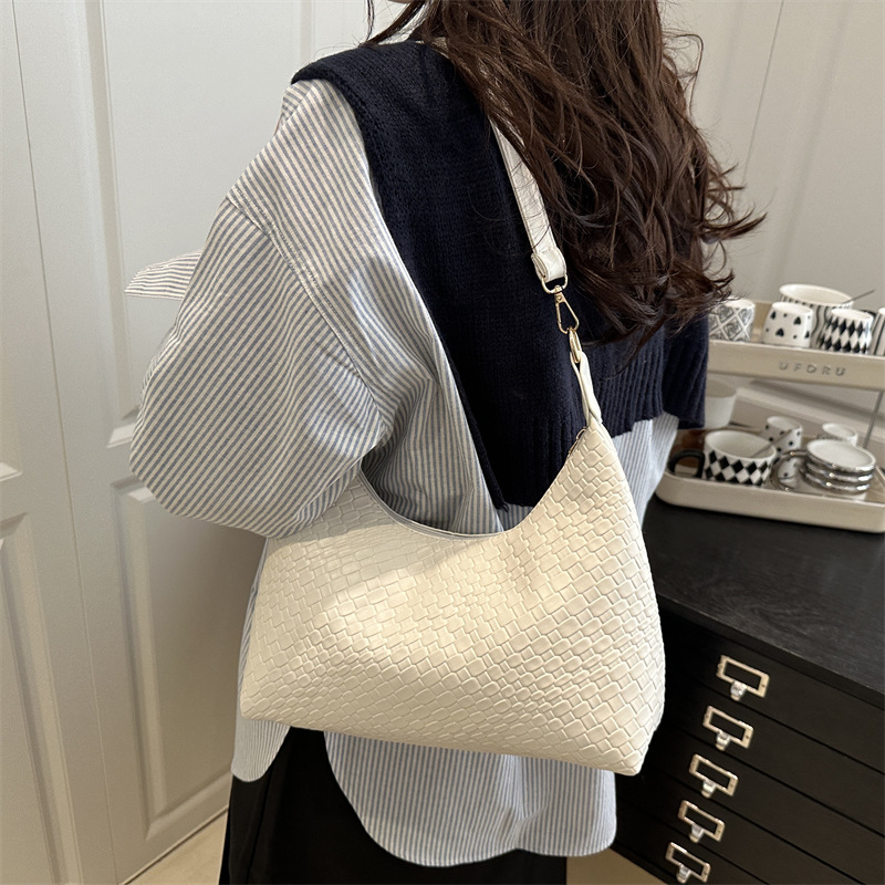 Solid color, casual and stylish, large capacity, 2025 spring fashion, niche commuting, simple and retro, hand-held, underarm dumpling bag details Picture
