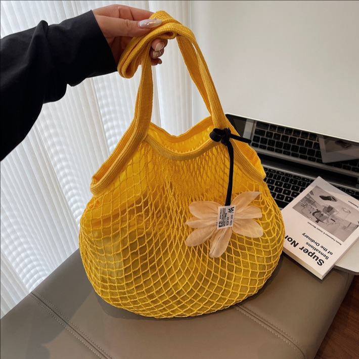 Trendy underarm bag, simple bucket bag, hollowed-out large capacity single-shoulder bag, new summer 2025 style, stylish knitted underarm bag full figure