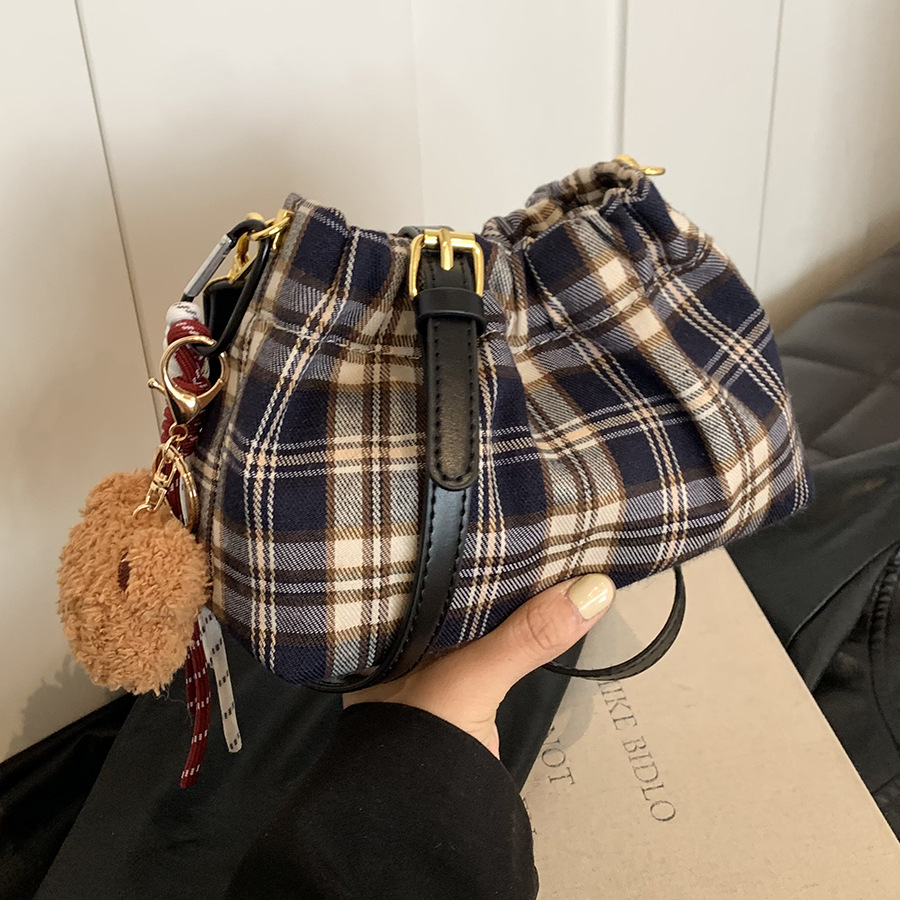 Laid-back leopard print women's 2024 new large-capacity single-shoulder bag, commuter crossbody bag, simple and fashionable bucket bag full figure