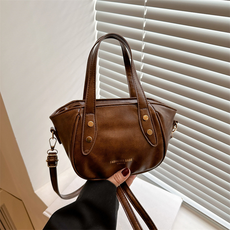 High-end and trendy hand-held small square bag 2025 new spring niche fashion simple casual single-shoulder bag crossbody bag full figure