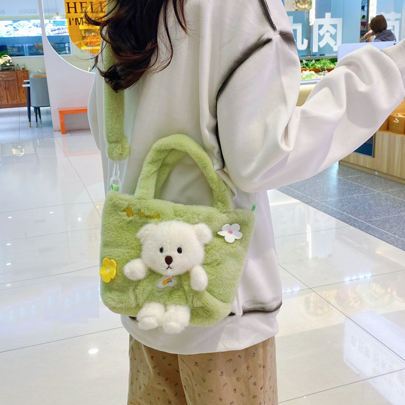 Cartoon children's bear large-capacity plush bag, colorful little flower hand-held bag, shoulder crossbody commuter tote bag Application Scenario