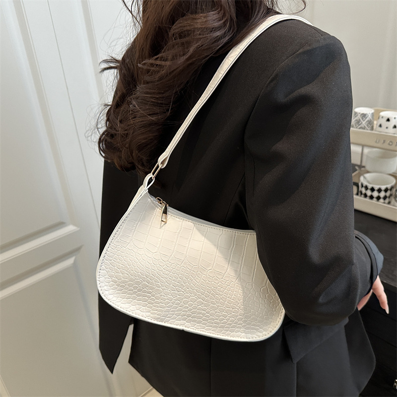 Trendy Women's Bag 2025 Spring Fresh and fashionable Shiny stone pattern small square bag Casual and stylish underarm single-shoulder bag details Picture
