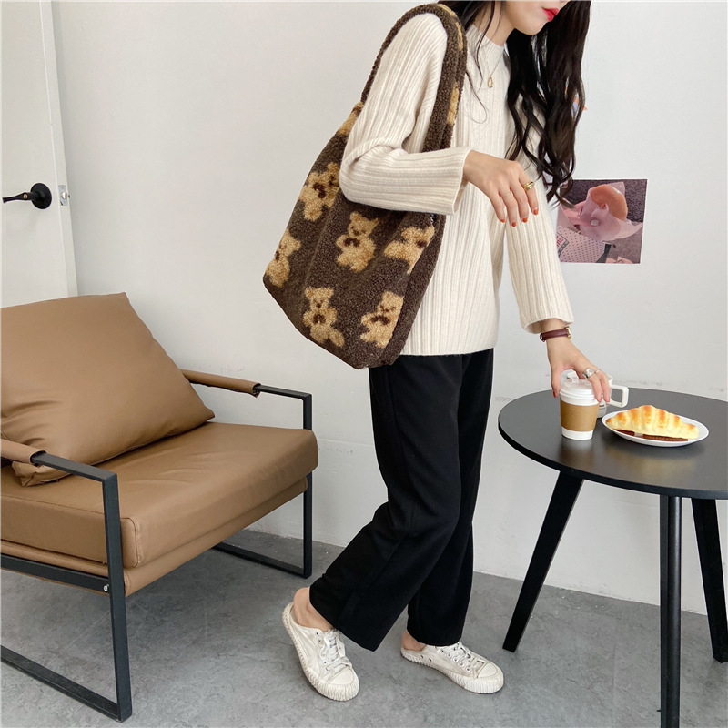 【 In Stock 】09272 Plush Bear dual-purpose single-shoulder Bag, Japanese and Korean ins large-capacity student shopping bag Application Scenario