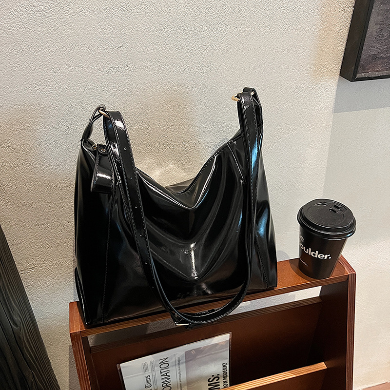 Fashionable shiny tote bag for women, 2024 new large-capacity simple and casual shoulder bag, high-end and versatile underarm bag Specification drawing