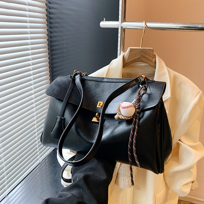 Retro and fashionable hand-held tote bag for women, 2024 new style, large-capacity single-shoulder bag for work and commuting, high-end crossbody bag details Picture