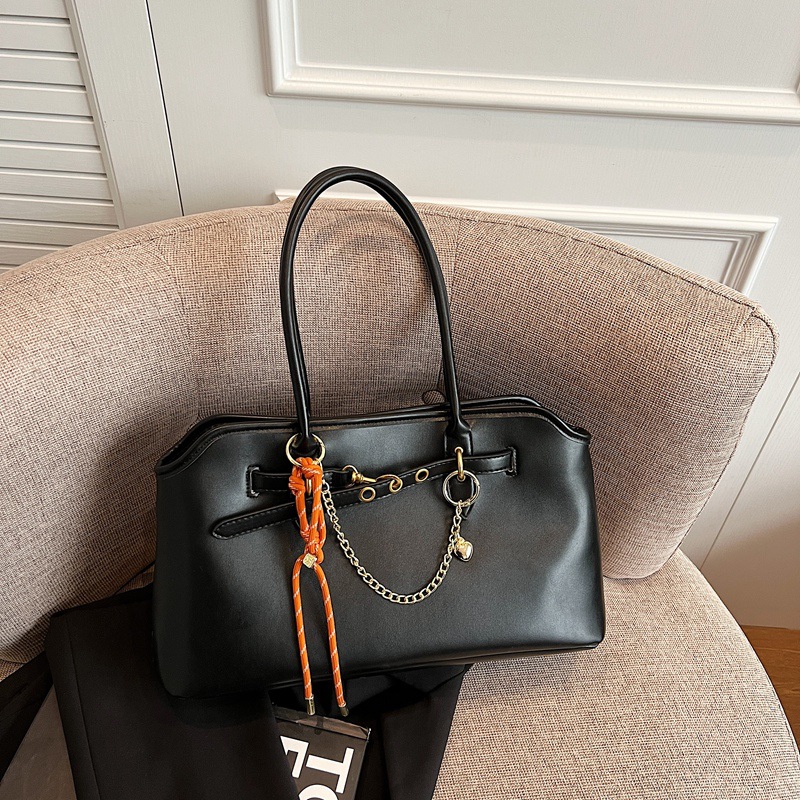 A simple and casual large-capacity single-shoulder underarm bag for women, a new trend and fashion for work and commuting in 2025 Specification drawing