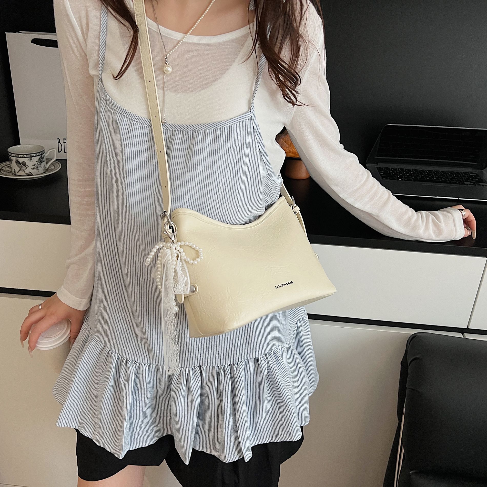 Underarm bag for women, 2025 new high-end, niche single-shoulder bag, versatile for commuting, crossbody bag. Bucket bag is in vogue this year Specification drawing