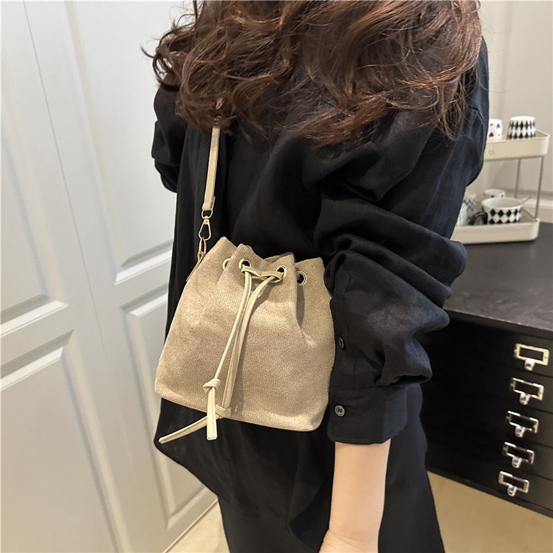 Drawstring handbag for women, 2025 new style versatile ins Korean single-shoulder crossbody bag, stylish and simple bucket bag details Picture