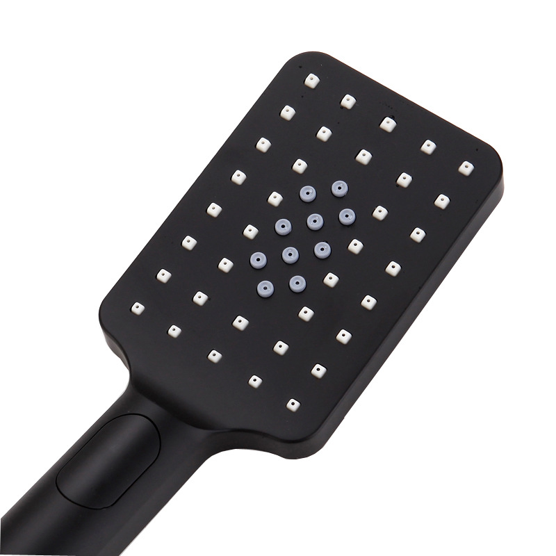 The shower head is thick, with a large water outlet hole. The water heater is equipped with a hose. It is a household shower head for bathing and a handheld shower head Application Scenario