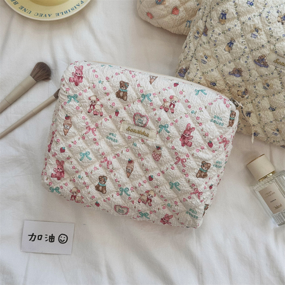4681 Cute Little Bear Floral Makeup Bag for Women 2024 New Portable large-capacity storage bag for outings Application Scenario