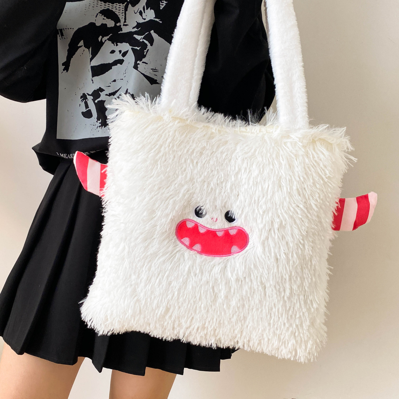 Little monster cartoon plush bag, versatile shoulder bag, cute large-capacity handbag for students, wholesale gift for girls Specification drawing