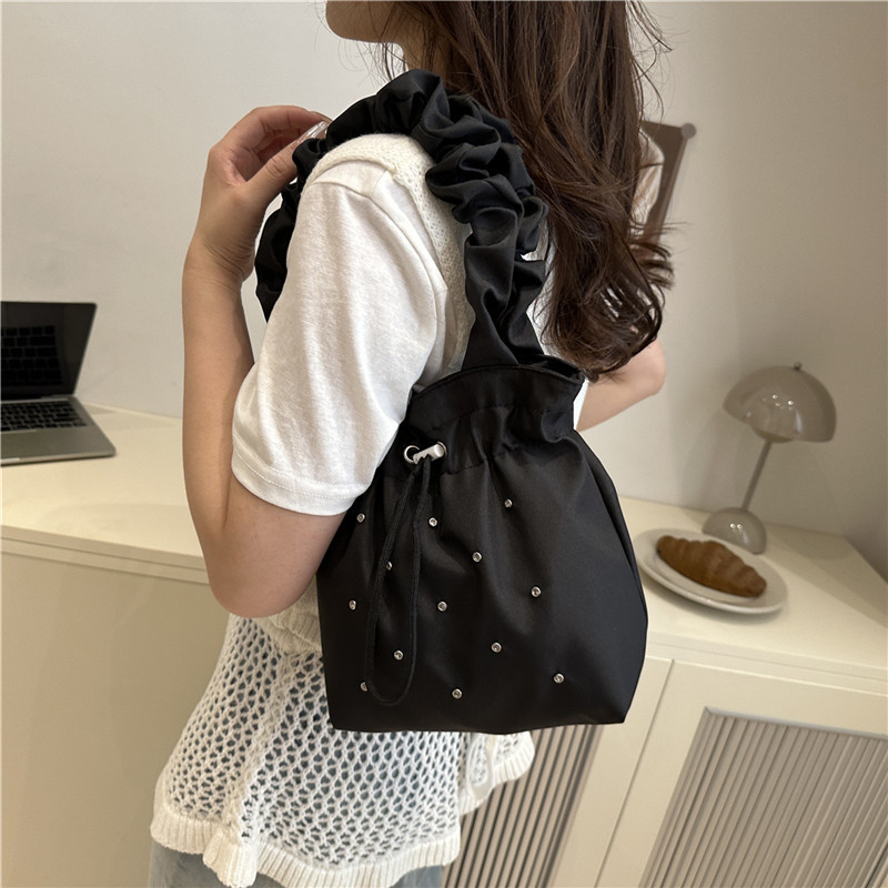 2025 Summer New style fashionable drawstring casual nylon fabric bucket bag pleated large capacity single-shoulder bag Specification drawing