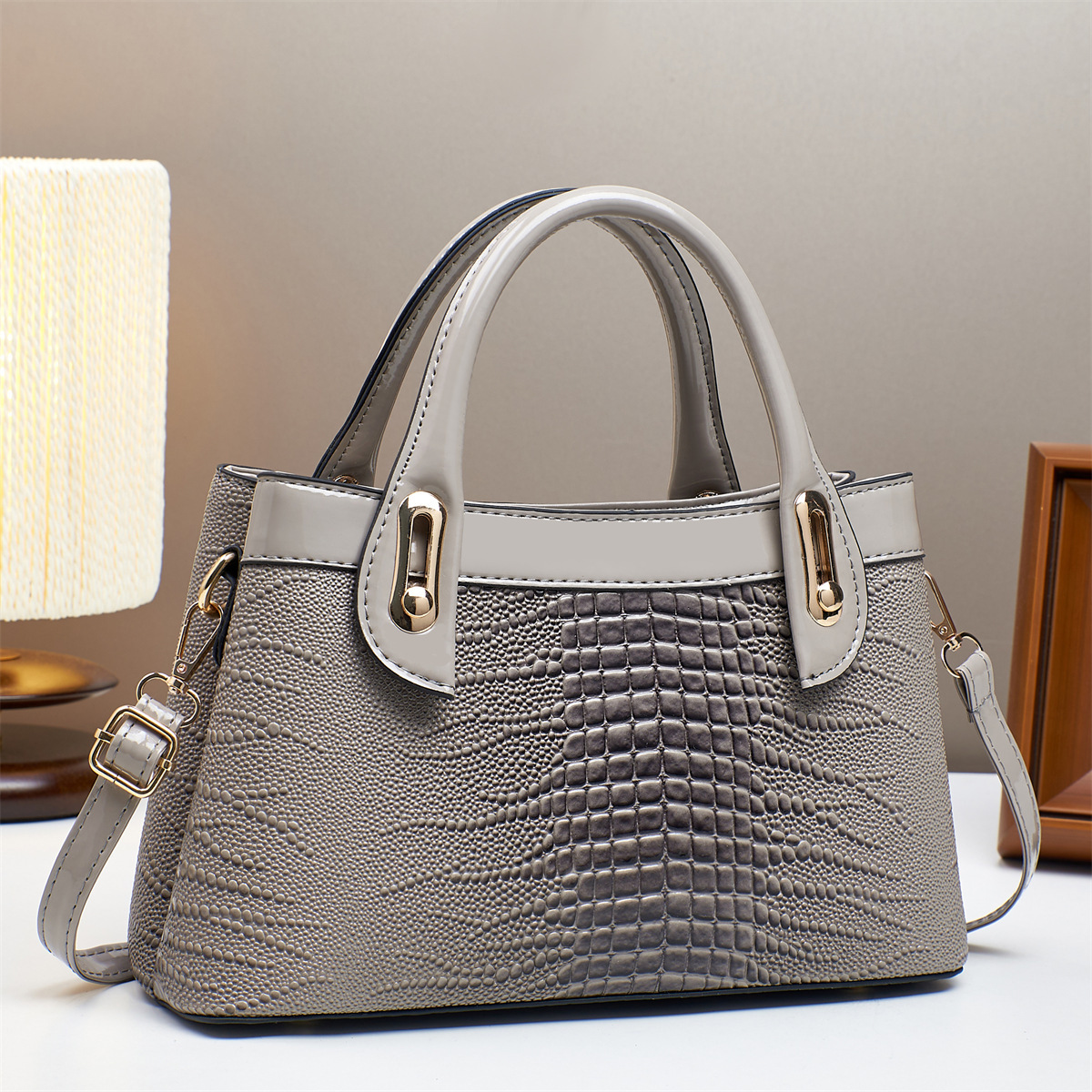 New crocodile pattern handbag, cross-border women's bag, European and American women's bag, single-shoulder bag, crossbody bag, one-piece consignment details Picture