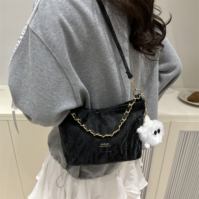 High-quality hand-held bucket bag for women, new Spring/Summer 2025, trendy and versatile chain crossbody bag, commuting single-shoulder bag details Picture