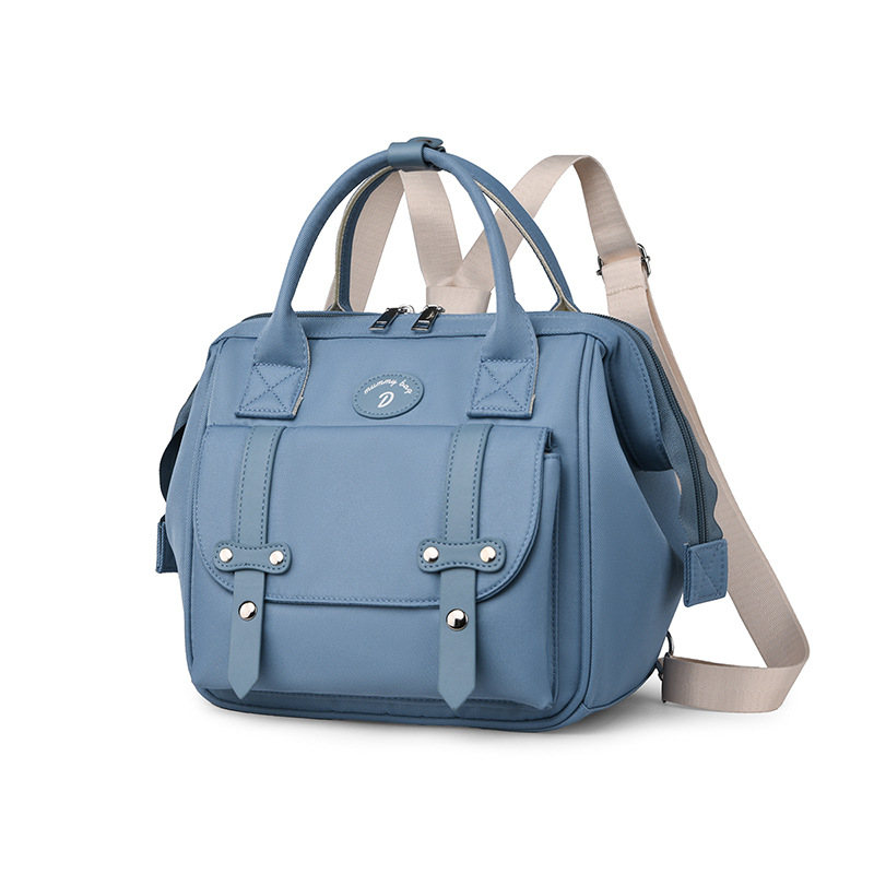 2024 New stylish large-capacity single-shoulder crossbody bag for going out, a multi-functional mom bag for mothers and babies Application Scenario