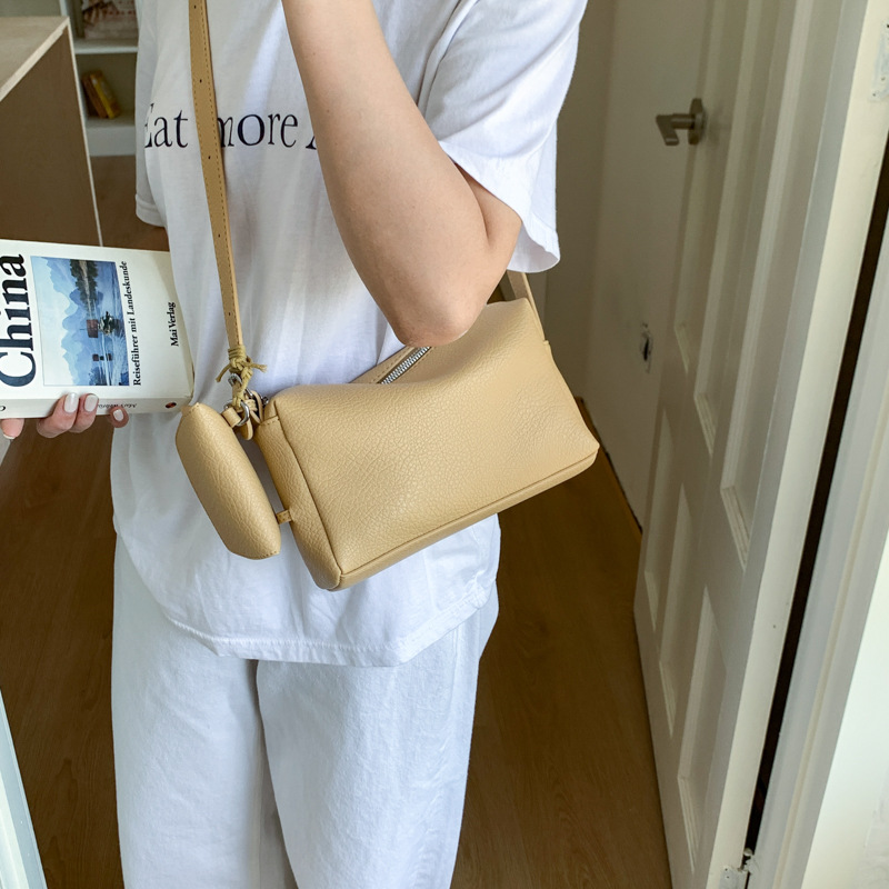 "Bag Girl 2025 Summer New Trendy pillow bag, solid color versatile handbag, simple shoulder bag, stylish crossbody bag. Specification drawing
