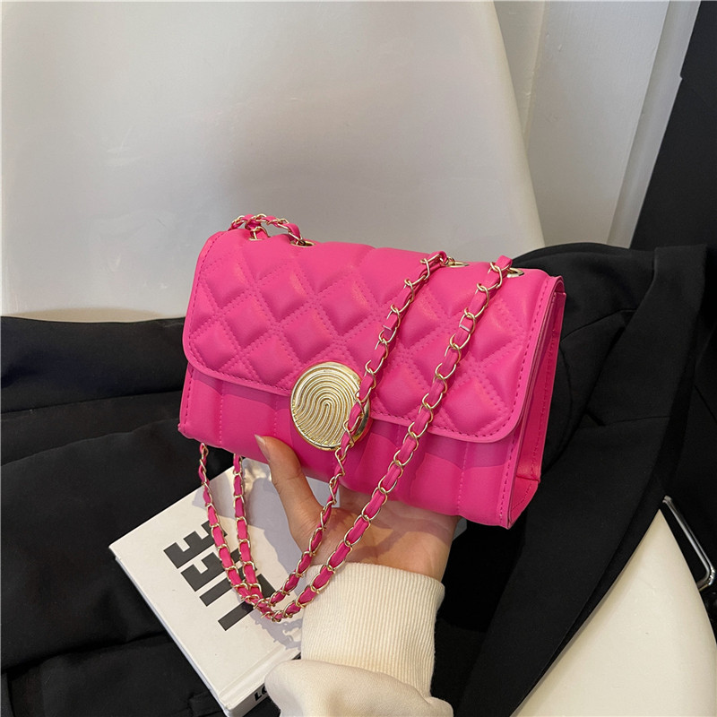 A versatile and personalized commuter small square bag, diamond-shaped chain bag, single-shoulder bag, new summer 2024 cross-border women's bag, crossbody bag full figure