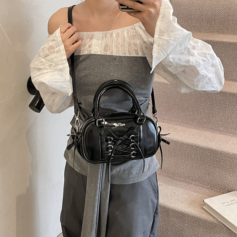 A trendy and simple hand-held pillow bag for women in 2025, with a stylish bow and a single-shoulder, crossbody bowling bag Application Scenario