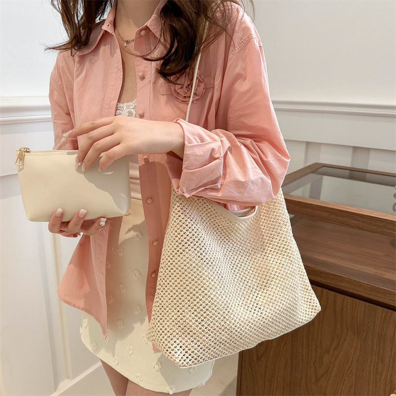 The new summer 2024 collection of fashionable straw woven bags, beach bags, large-capacity crossbody bags and high-quality single-shoulder bags for women details Picture