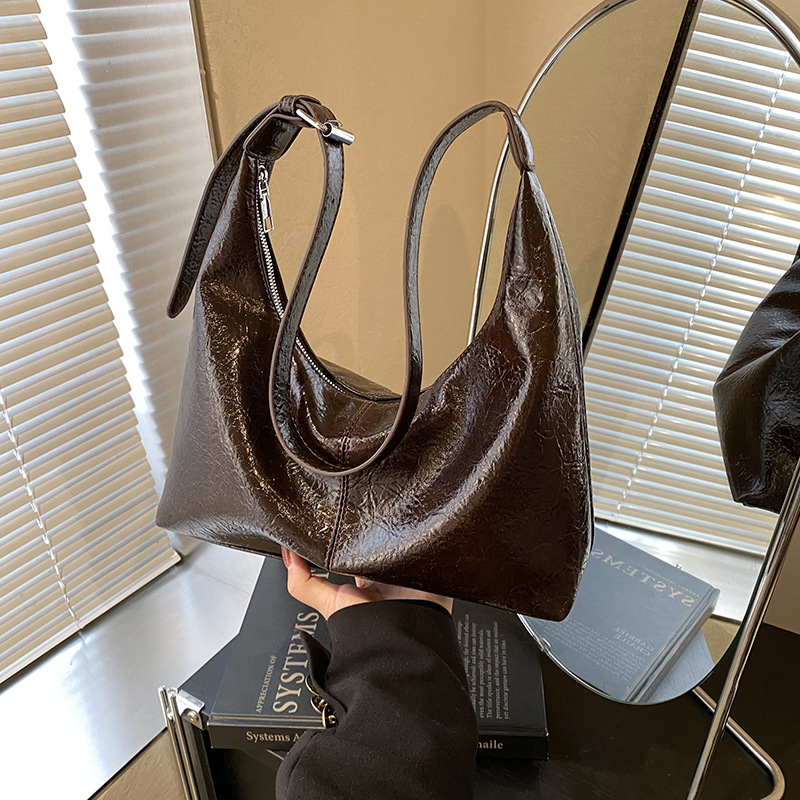 High-end retro oil wax leather underarm bag for women, 2024 new style, trendy and versatile commuting single-shoulder crossbody bag Specification drawing