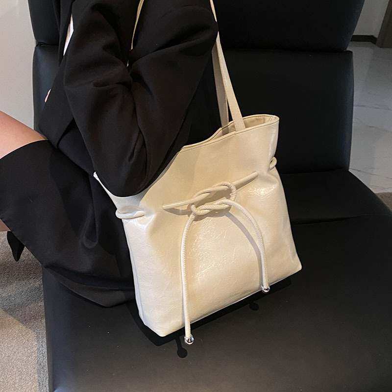 Niche design women's 2025 new style fashionable casual commuting high-end single-shoulder bag large capacity tote bag full figure