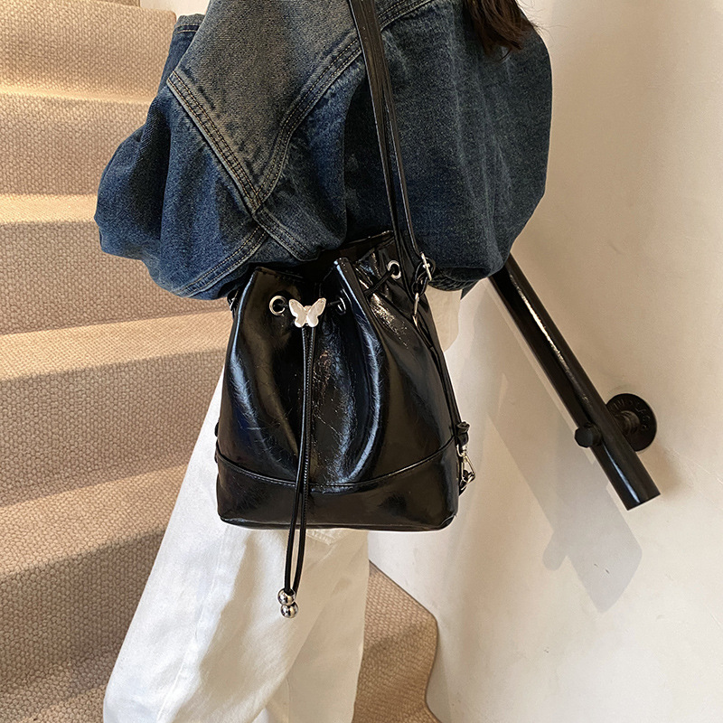 Cross-border niche quality backpack for women's 2024 autumn/winter new school-style crossbody bag, simple single-shoulder bucket bag Specification drawing