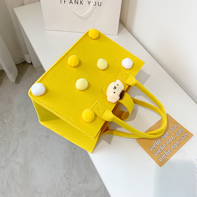 Fashionable new 2022 women's handbag, gift bag, tote bag, cartoon handbag, single-shoulder crossbody small bag, personalized style Application Scenario