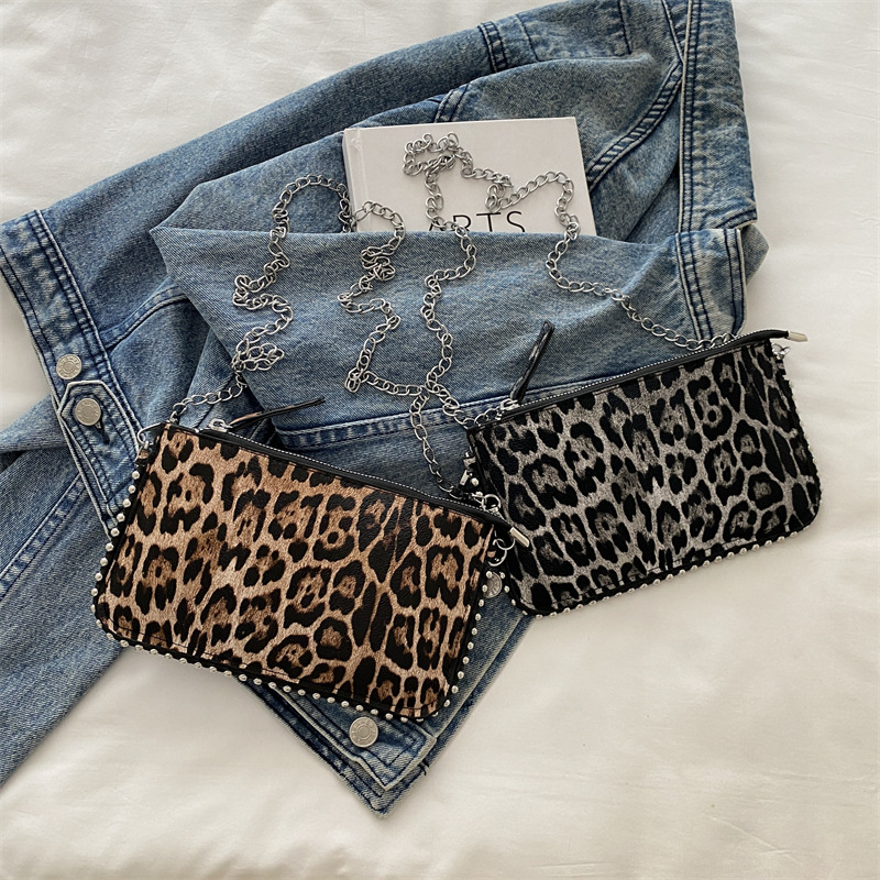 Cross-border fashion leopard print chain small square bag, unique and niche design sense, hot girl cool and stylish single-shoulder bag, crossbody bag Application Scenario